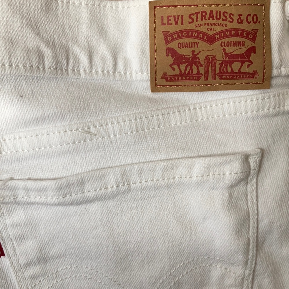 Levi’s white jeans